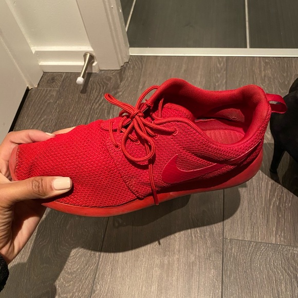 Red Roshe Size 10 women’s / Size 8 men - Picture 3 of 4